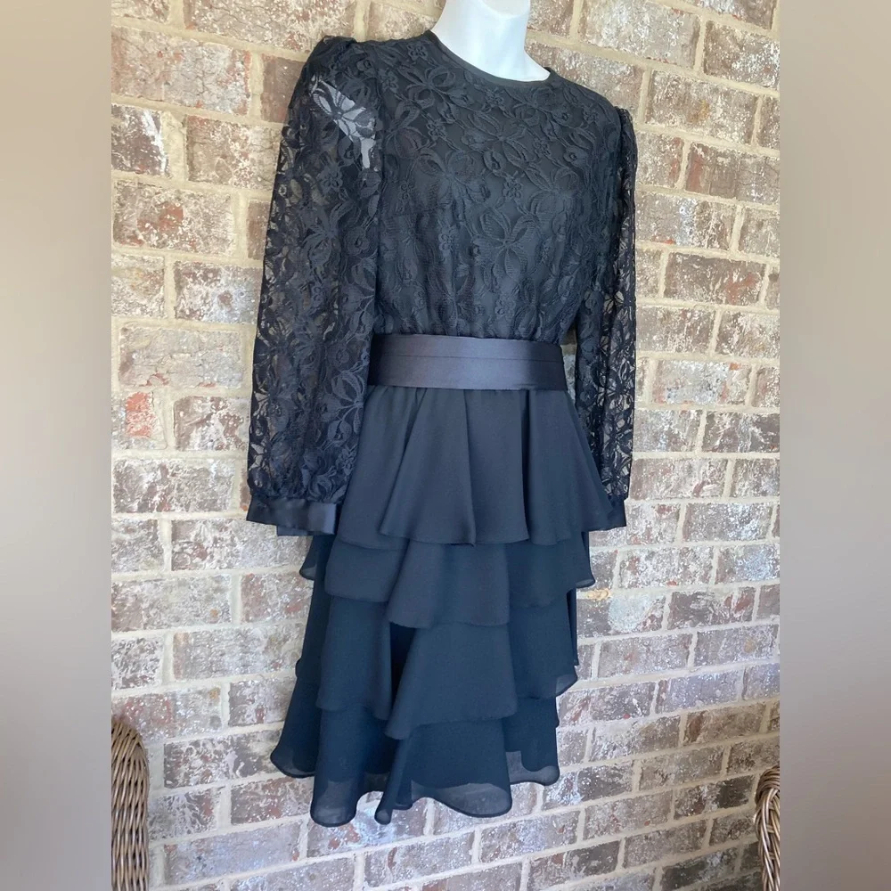 70s Vintage Mavinette Black lace layered ruffles Dress with Belt Sz 8 Goth Fairy - Picture 2 of 12
